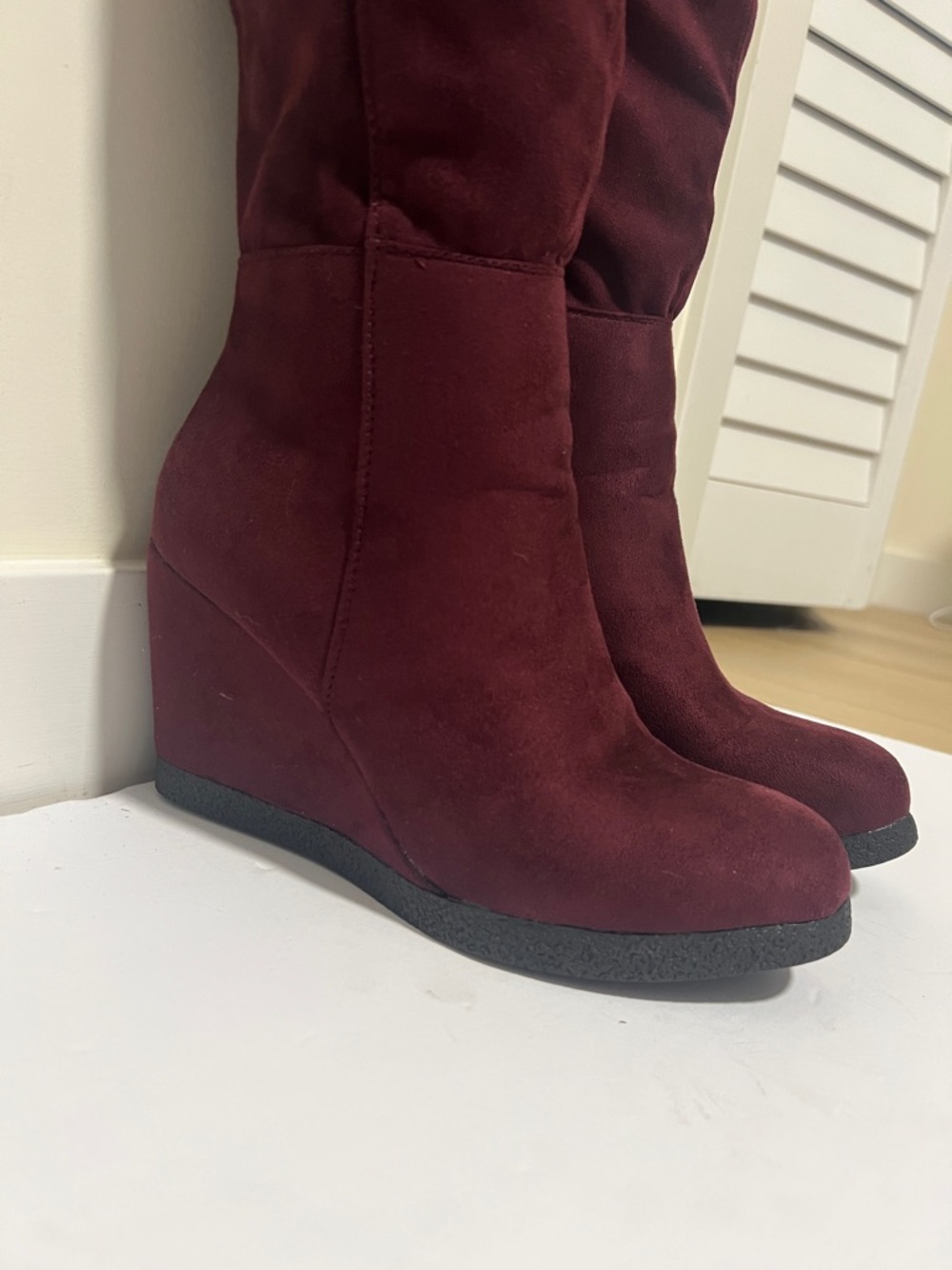 Women’s Tall Suede Knee-High Boots in Burgundy - Picture 2 of 5